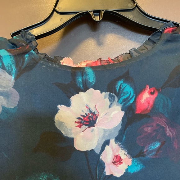 White House Black Market Size 4 Blouse - Picture 4 of 7